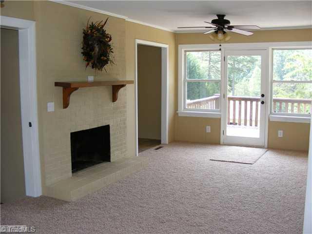 742 Mountain View Road King, NC 27021 - Photo 8 of 16 Den/Family/Great Room.