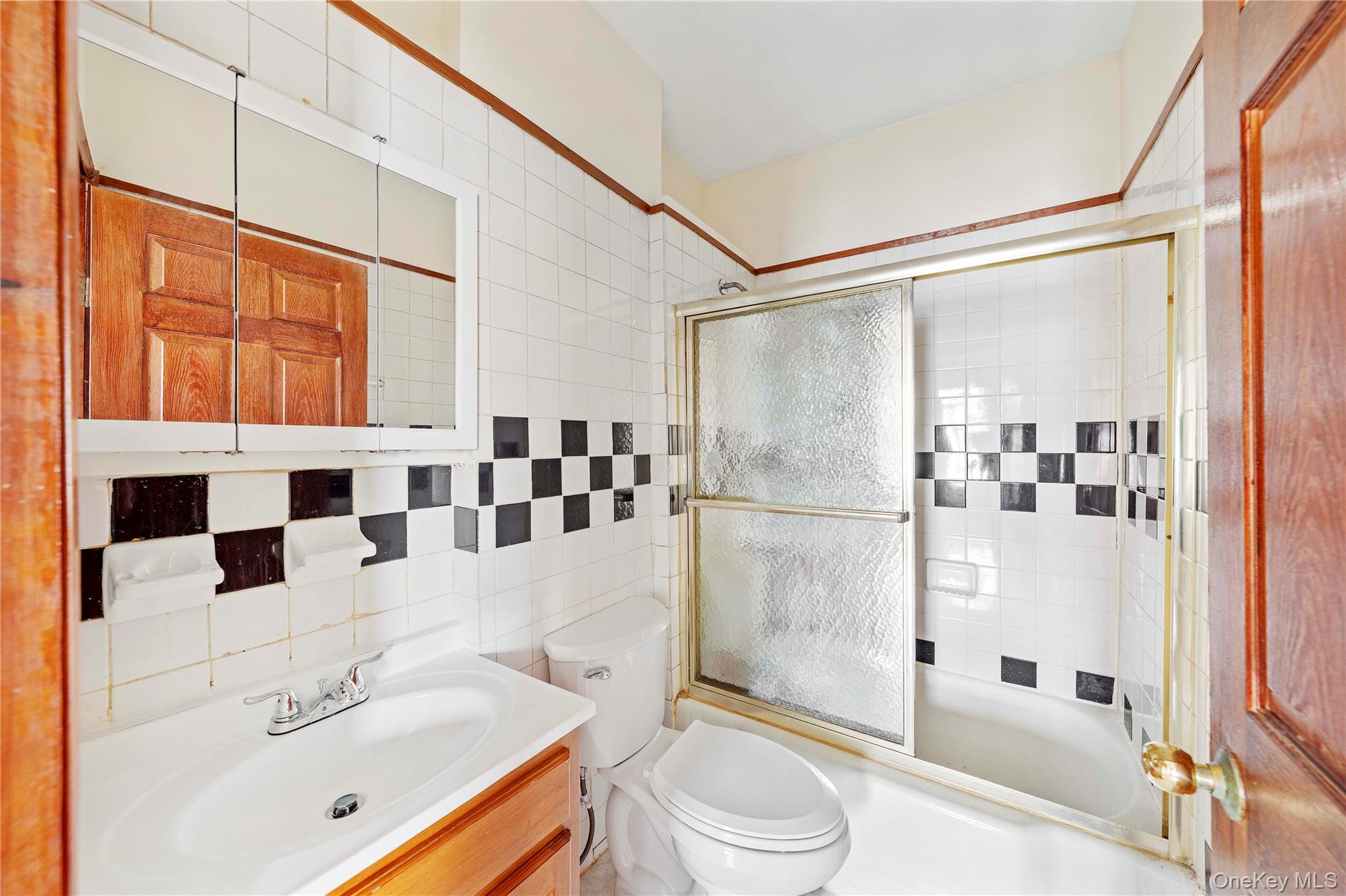 90-37 77th Street Queens, NY 11421 - Photo 12 of 34