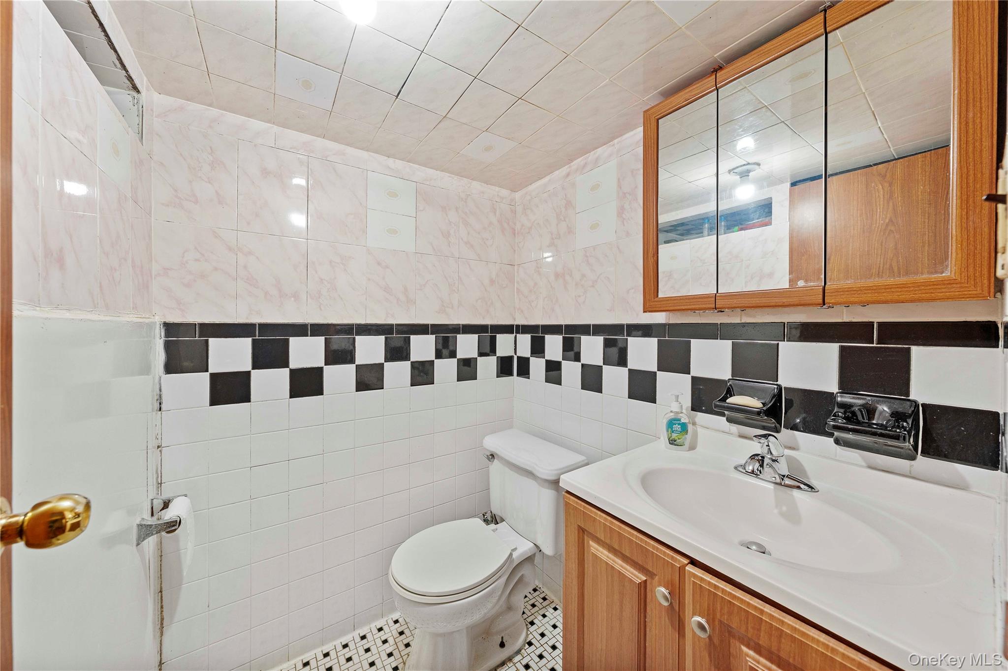 90-37 77th Street Queens, NY 11421 - Photo 13 of 34