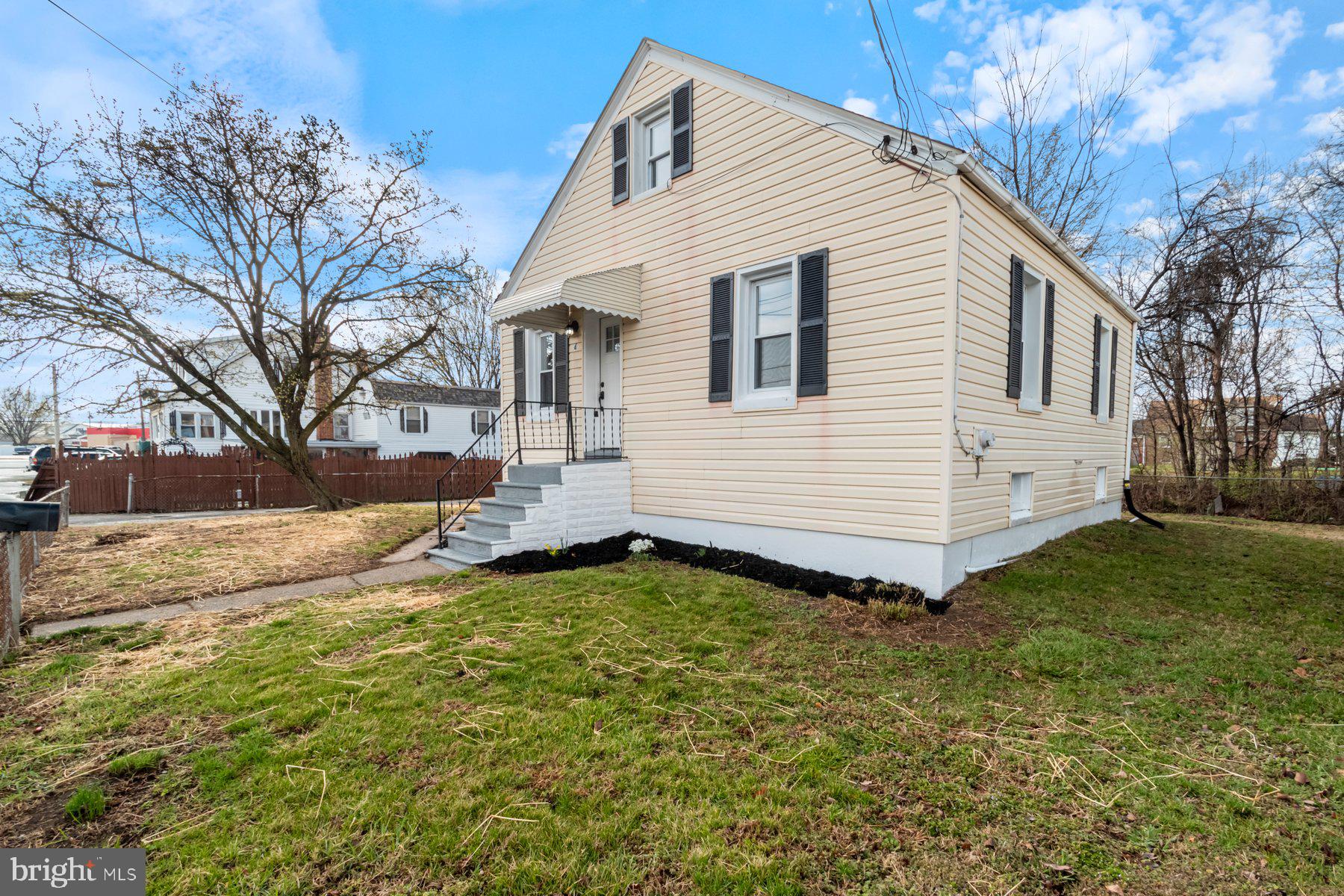 4 North Point Terrace Baltimore, MD 21222 - Photo 29 of 32 a view of a backyard with a large tree