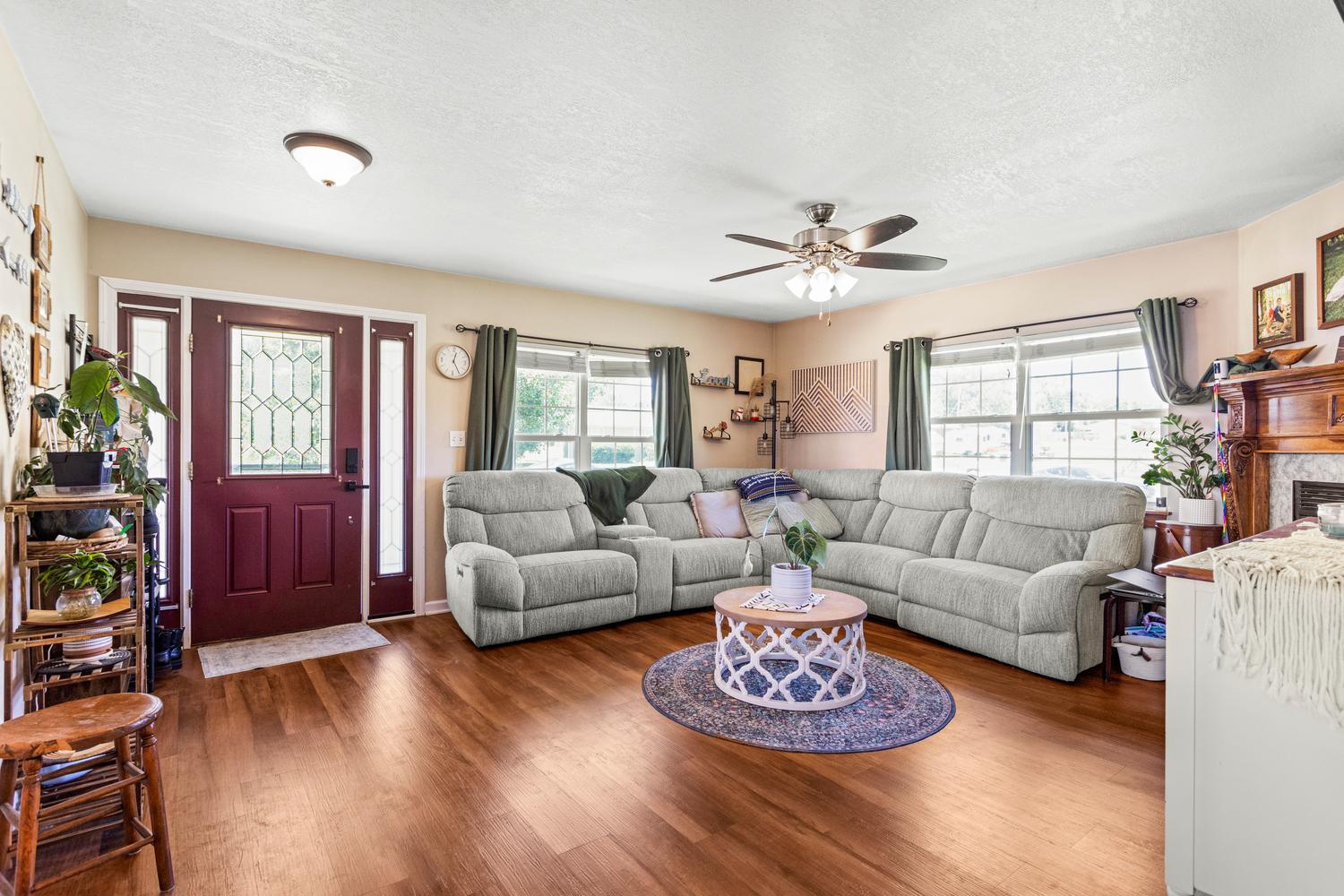 309 South High Street Fairmount, IL 61841 - Photo 9 of 27