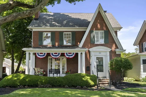$425,000 | 525 East 5th Avenue, Lancaster, OH 43130
