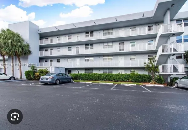 $175,000 | 107 Royal Park Drive, Unit 4F, Oakland Park, FL 33309