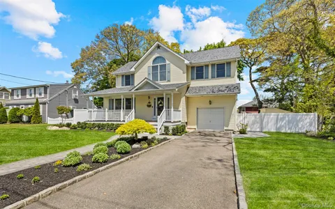 $859,000 | 25 Bay 3rd Street, Islip, NY 11751