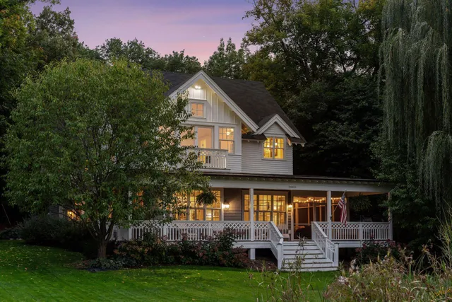 $2,395,000 | 20355 Lakeview Avenue, Deephaven, MN 55331