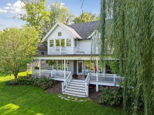 $2,395,000 | 20355 Lakeview Avenue, Deephaven, MN 55331