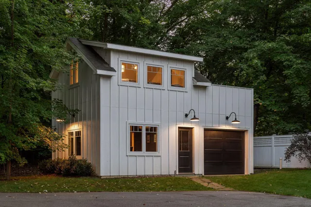 $2,395,000 | 20355 Lakeview Avenue, Deephaven, MN 55331