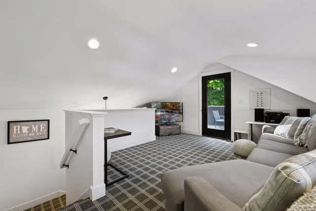 $2,395,000 | 20355 Lakeview Avenue, Deephaven, MN 55331