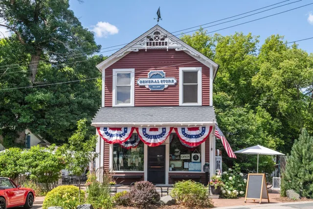 $2,395,000 | 20355 Lakeview Avenue, Deephaven, MN 55331