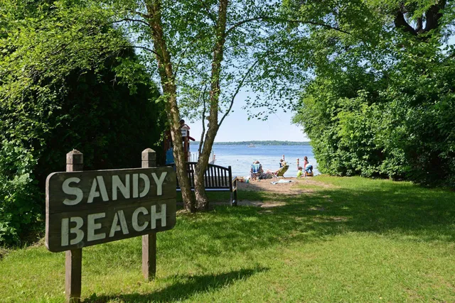 $2,395,000 | 20355 Lakeview Avenue, Deephaven, MN 55331