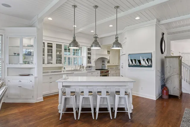 $2,395,000 | 20355 Lakeview Avenue, Deephaven, MN 55331