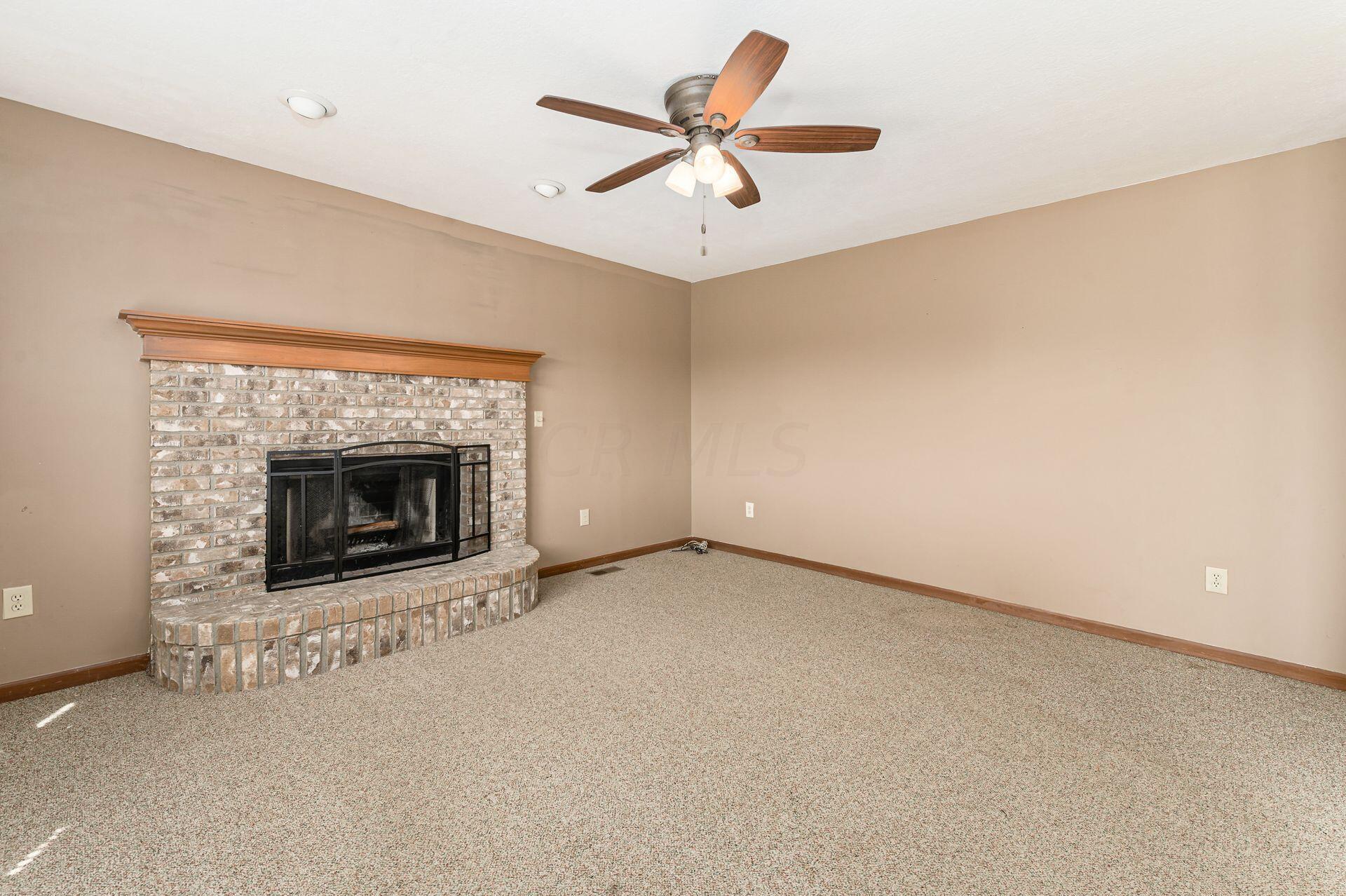 5789 Blacks Road Southwest Pataskala, OH 43062 - Photo 24 of 60 Family Room