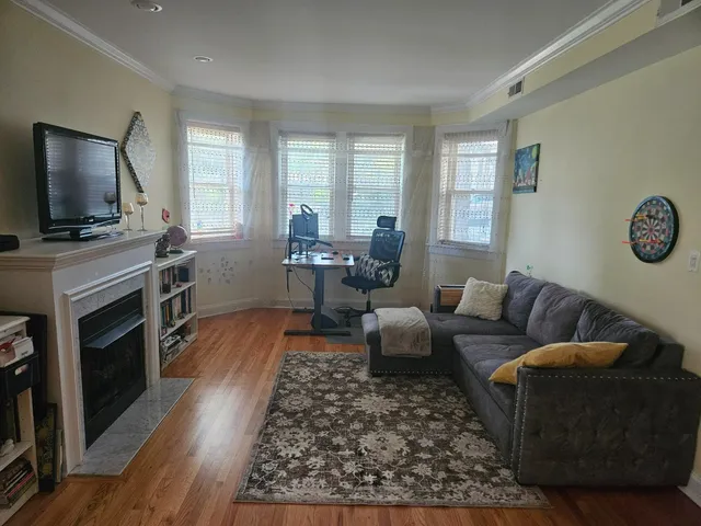 $2,300 | 1258 West Winona Street, Unit 1A, Chicago, IL 60640