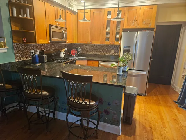 $2,300 | 1258 West Winona Street, Unit 1A, Chicago, IL 60640