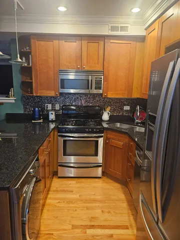 $2,300 | 1258 West Winona Street, Unit 1A, Chicago, IL 60640