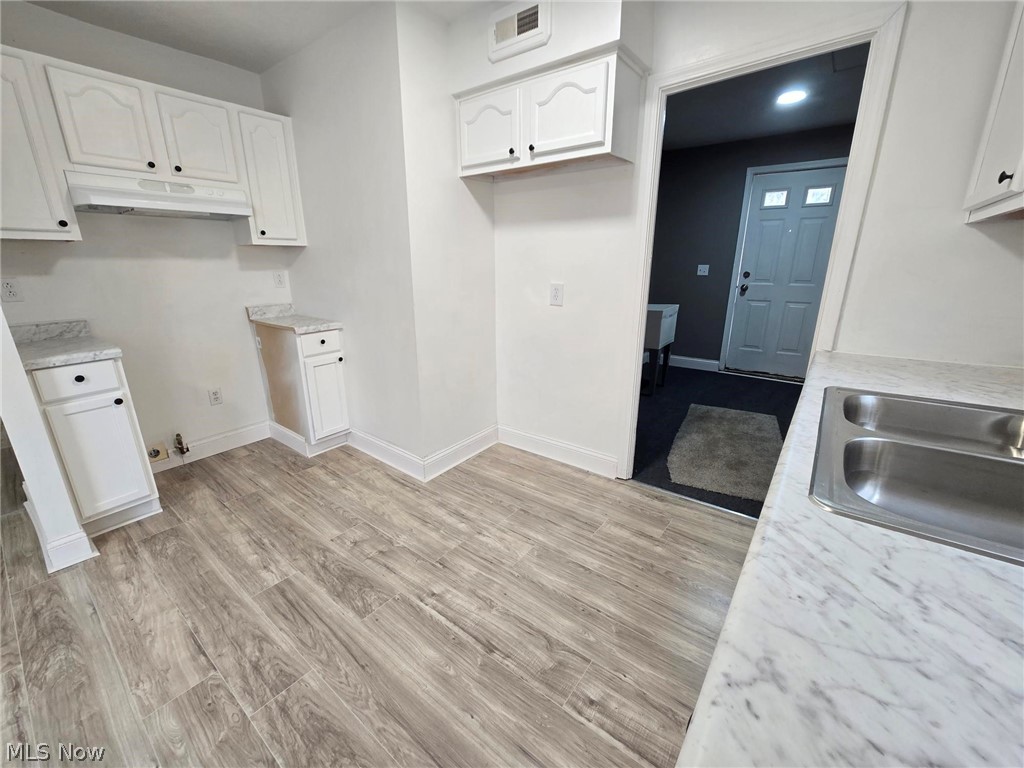 2044 North Green Road Cleveland, OH 44121 - Photo 7 of 17 Gallery Image 7