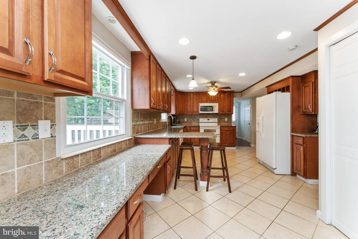 4533 Cub Run Road Chantilly, VA 20151 - Photo 13 of 41 Kitchen to Ceiling Cabinetry