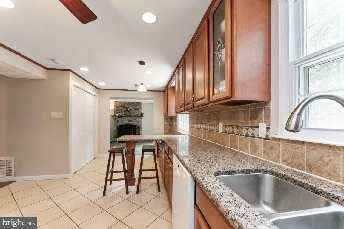 4533 Cub Run Road Chantilly, VA 20151 - Photo 15 of 41 Kitchen towards Living Room