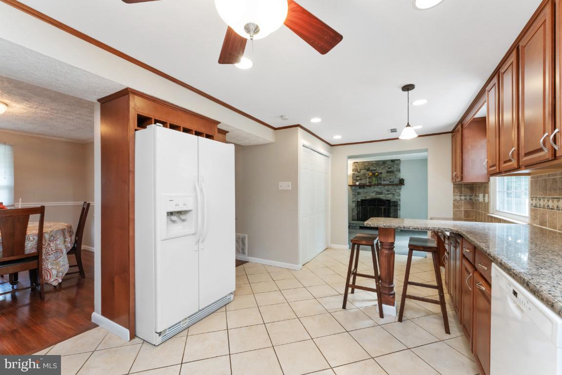 4533 Cub Run Road Chantilly, VA 20151 - Photo 16 of 41 Kitchen towards Hallway