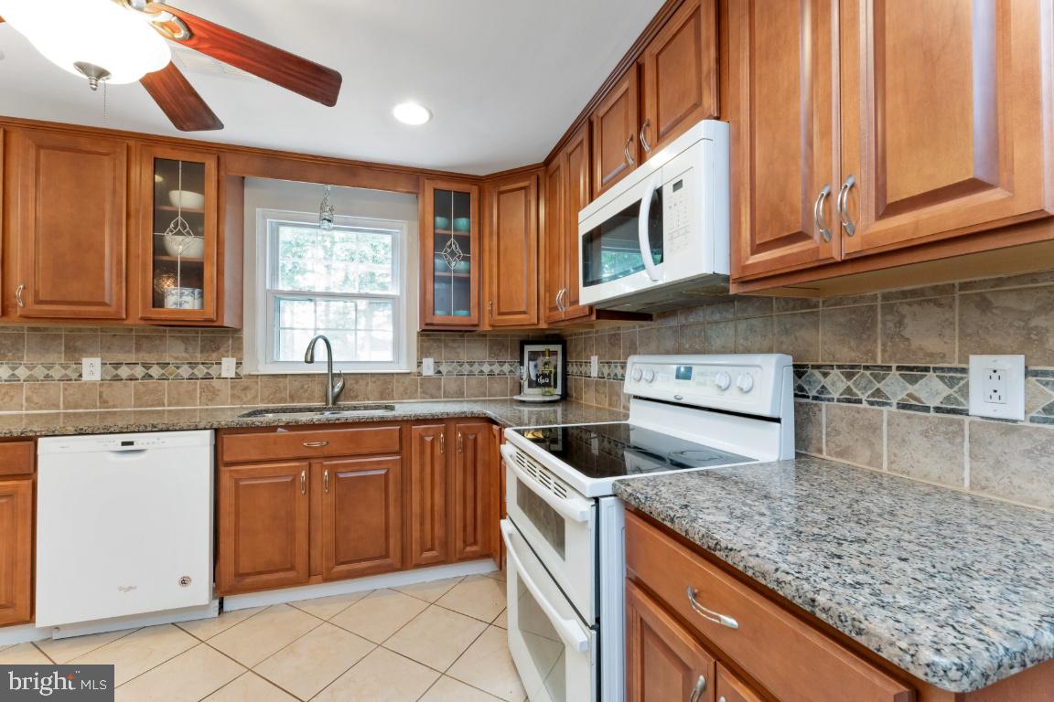 4533 Cub Run Road Chantilly, VA 20151 - Photo 17 of 41 Kitchen Backsplash