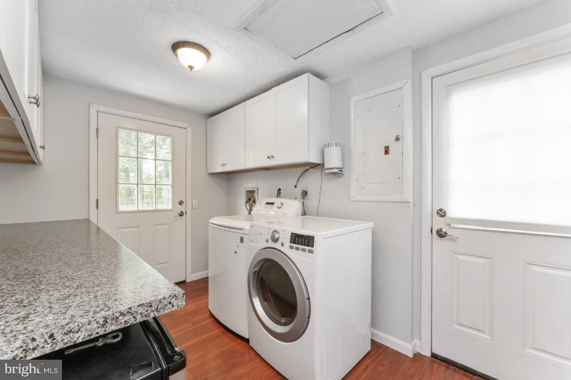 4533 Cub Run Road Chantilly, VA 20151 - Photo 18 of 41 Laundry/Mud Room with Separate Entrance