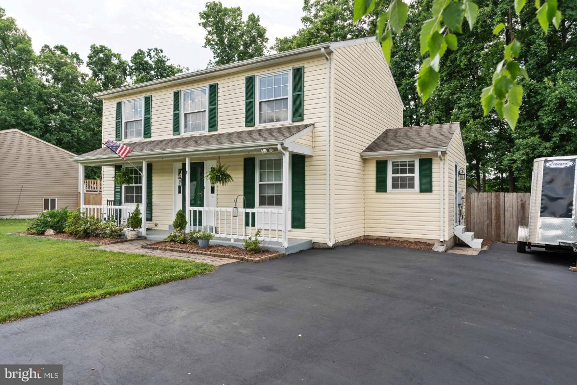 4533 Cub Run Road Chantilly, VA 20151 - Photo 3 of 41 Large 3 Car Driveway