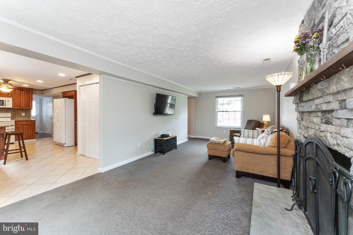 4533 Cub Run Road Chantilly, VA 20151 - Photo 7 of 41 Living Room