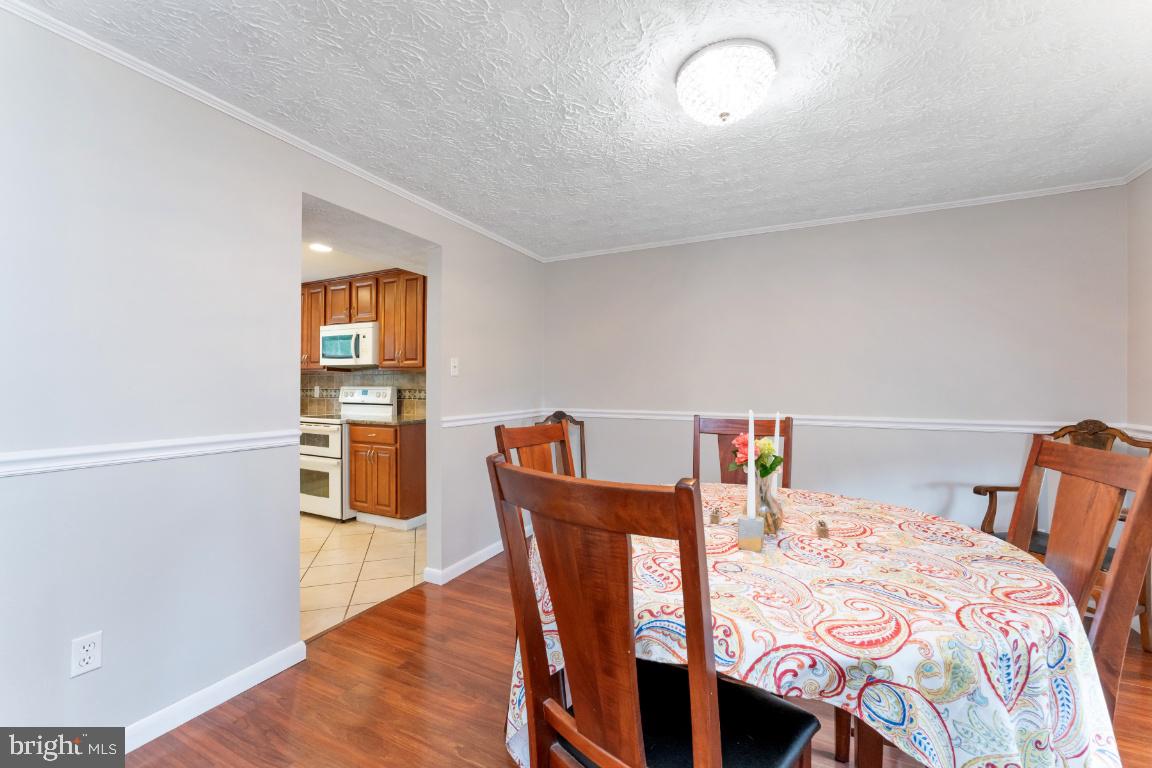 4533 Cub Run Road Chantilly, VA 20151 - Photo 9 of 41 Dining Room towards Kitchen