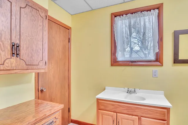 $74,500 | 322 East 1st Street, Newton, KS 67114