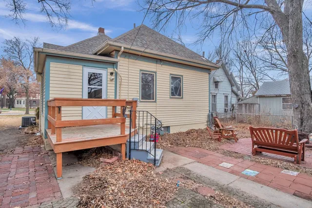 $74,500 | 322 East 1st Street, Newton, KS 67114