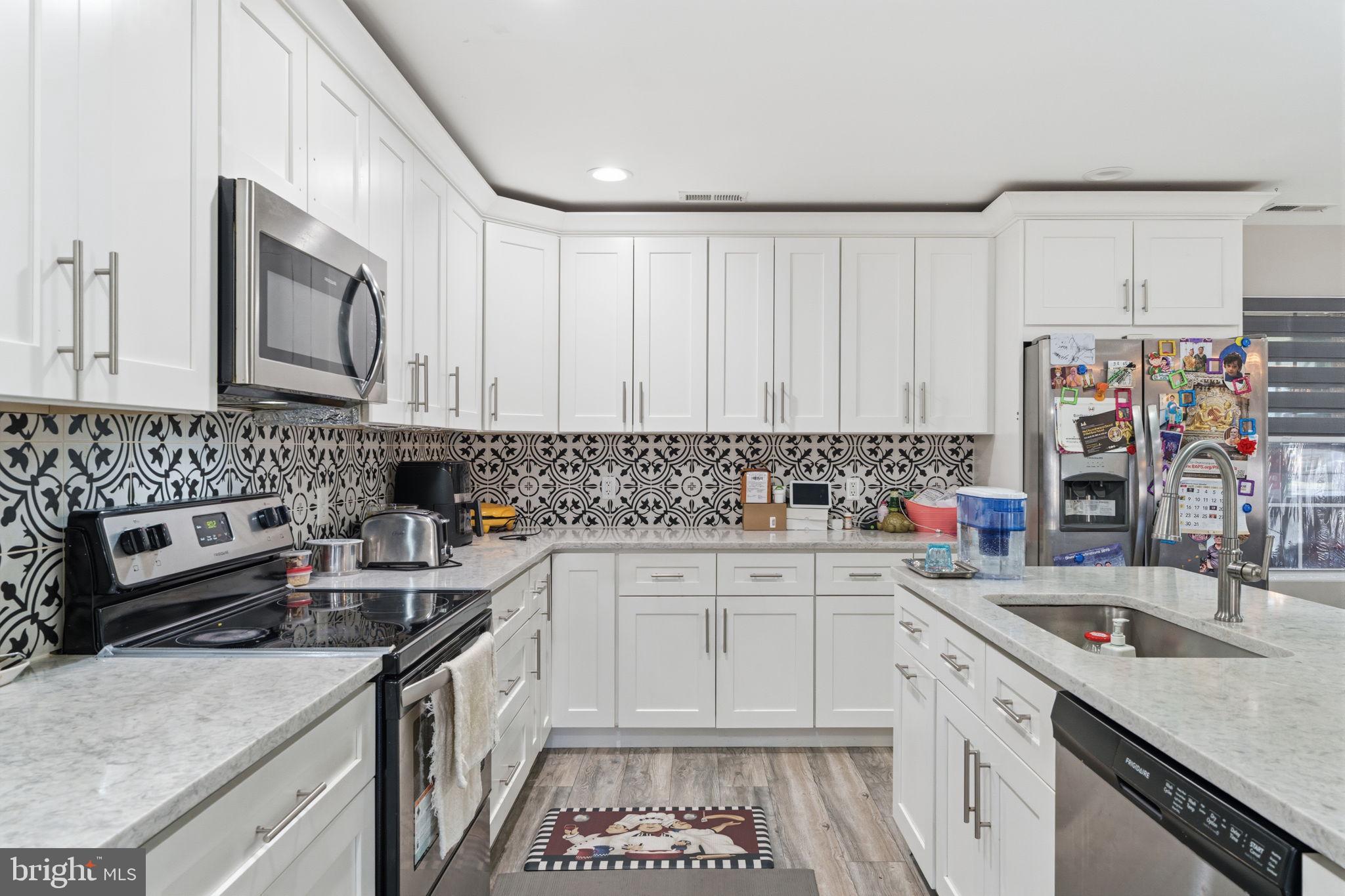 32 Rustleaf Lane Levittown, PA 19055 - Photo 3 of 19