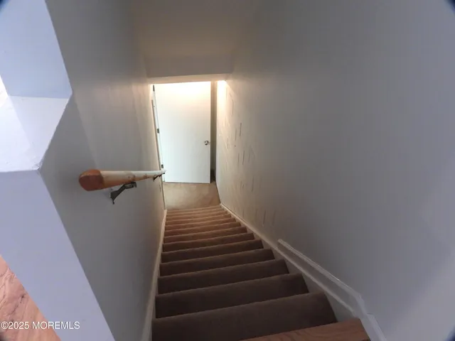 a view of room with furniture and a projector