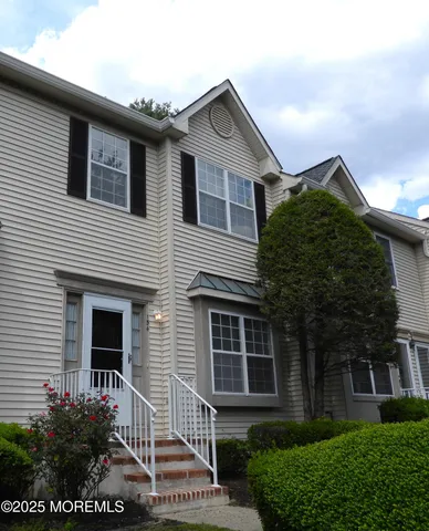 $3,400 | 154 Yarmouth Court, Unit 52, Holmdel, NJ 07733