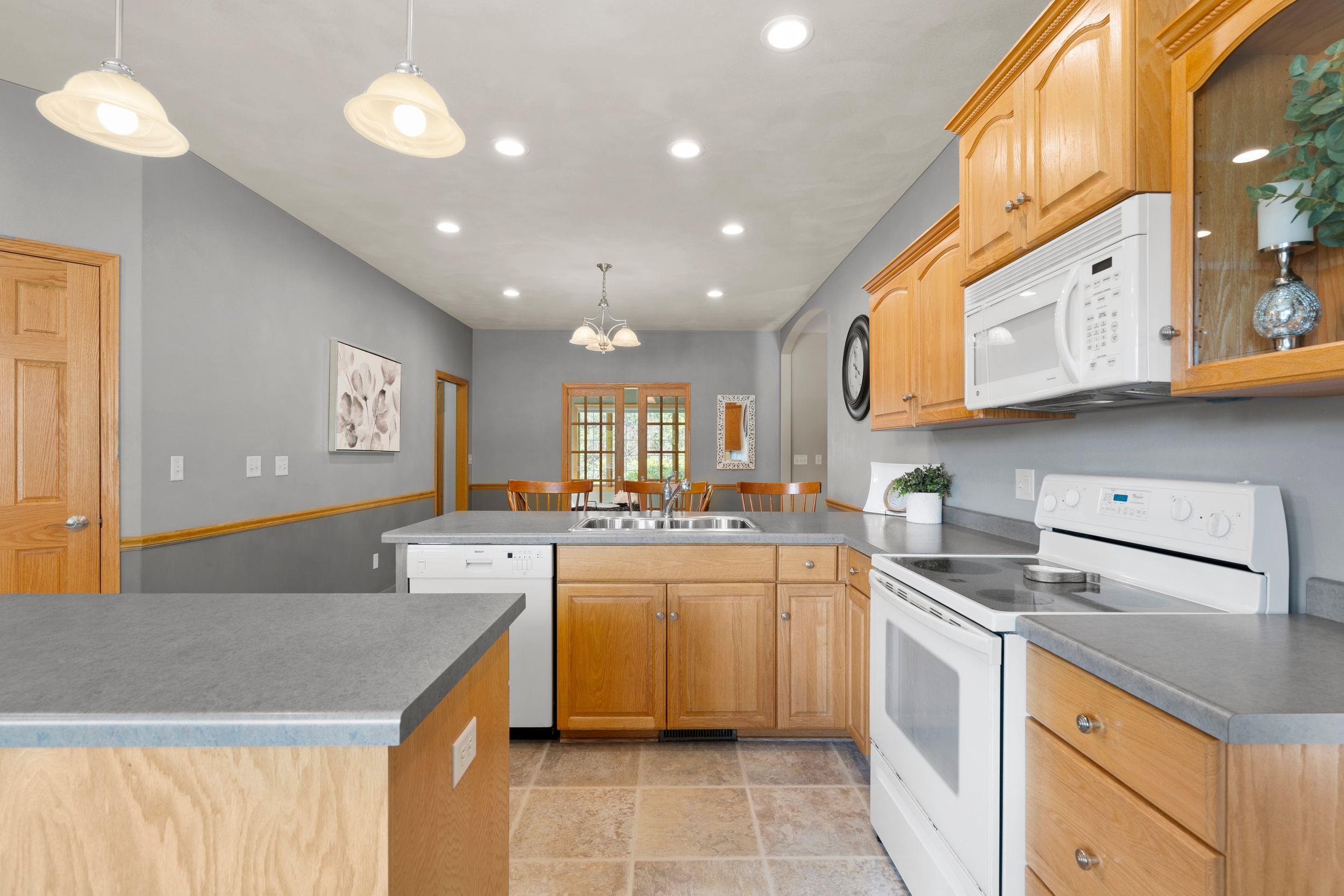 3700 Hampton Court Appleton, WI 54915 - Photo 11 of 53