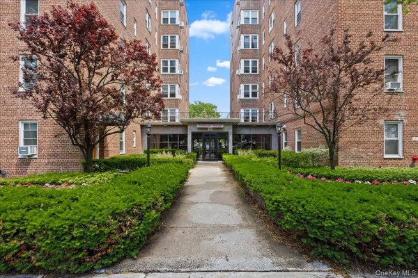 $199,000 | 625 Gramatan Avenue, Unit 5O, Mount Vernon, NY 10552