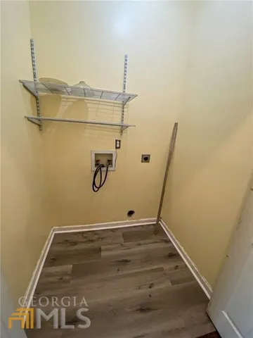 a view of utility room