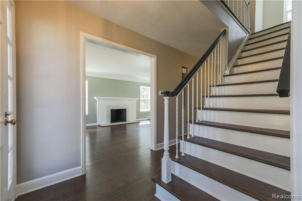 251 Lothrop Road Grosse Pointe Farms, MI 48236 - Photo 3 of 29