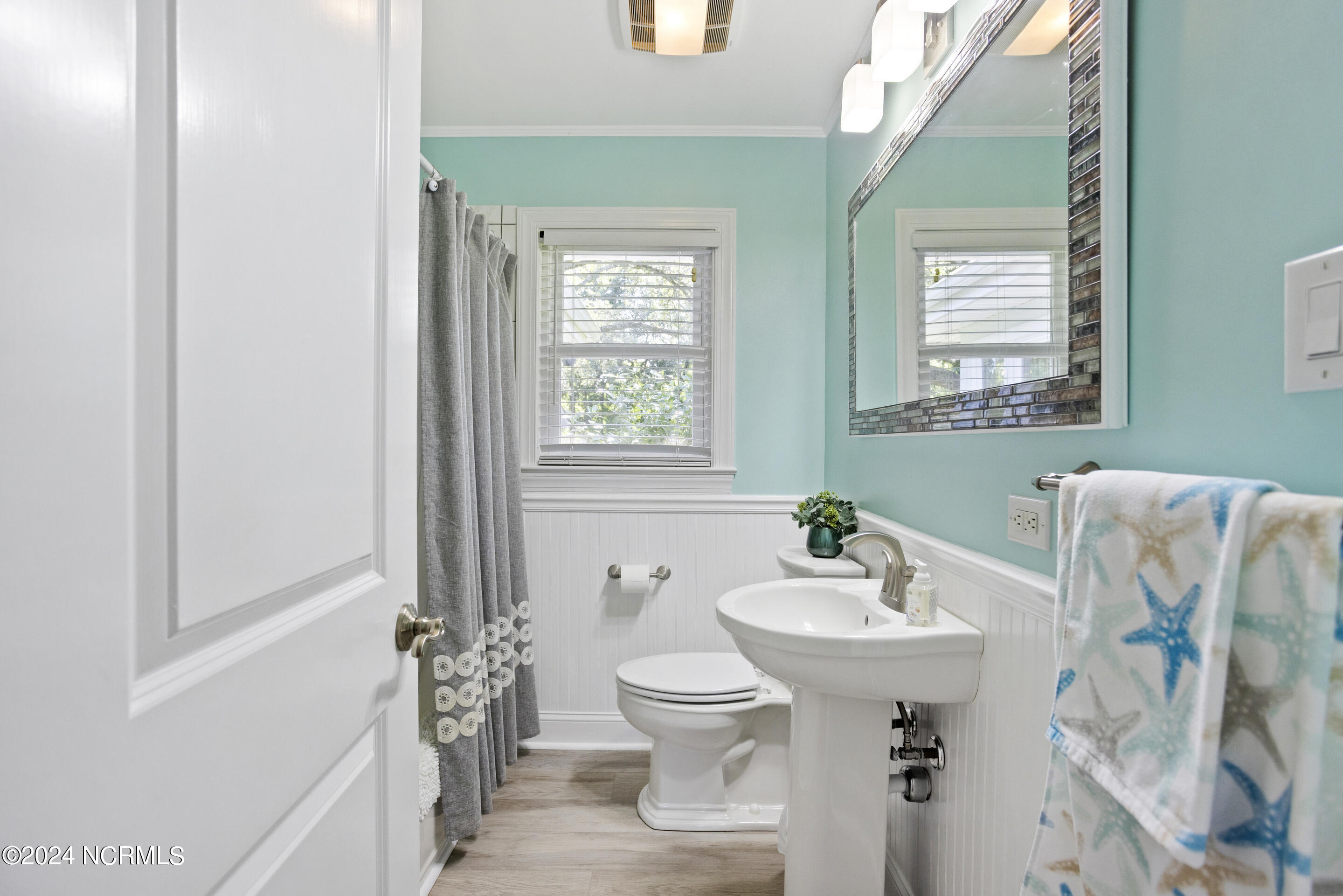 3926 Edgewood Road Wilmington, NC 28403 - Photo 31 of 47 3926 Edgewood hall bath