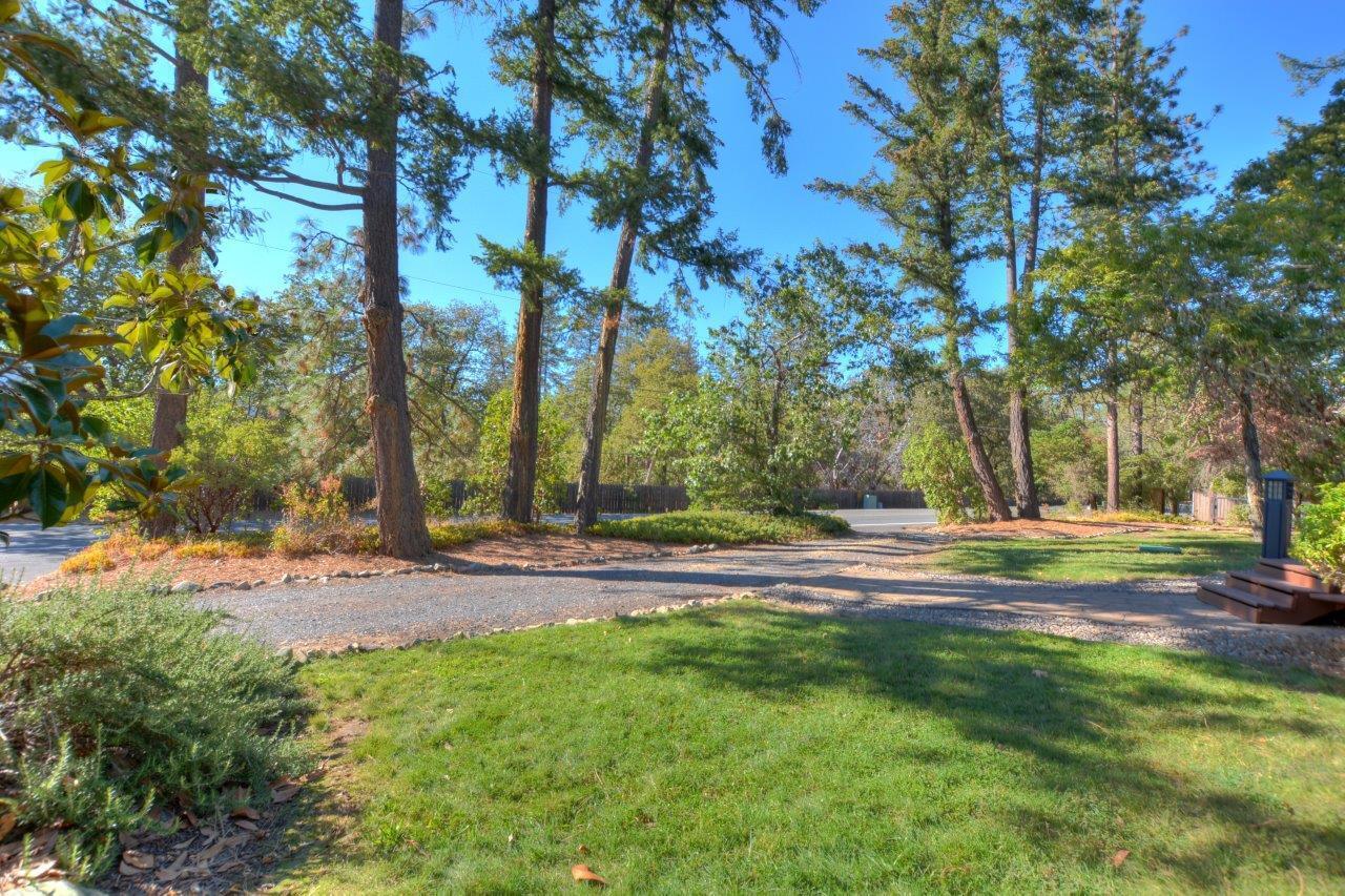 833 Upper Applegate Road Jacksonville, OR 97530 - Photo 50 of 58 a view of a yard with large trees