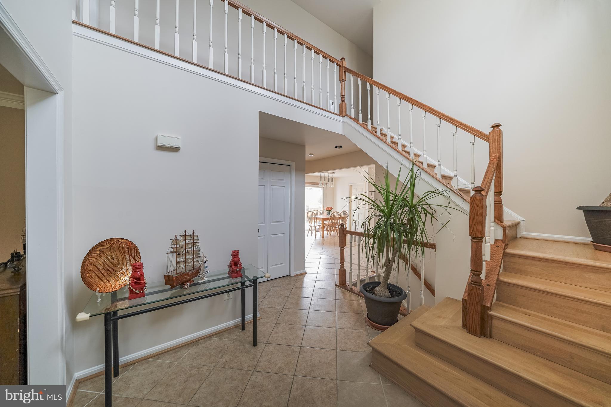 8213 Dry Ridge Road Montgomery Village, MD 20886 - Photo 4 of 57 2 story foyer