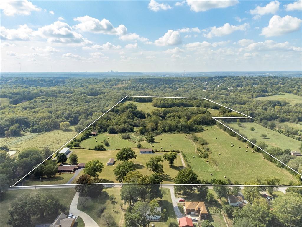 822 Dickinson Road Independence, MO 64050 - Photo 4 of 94 Gallery Image 4