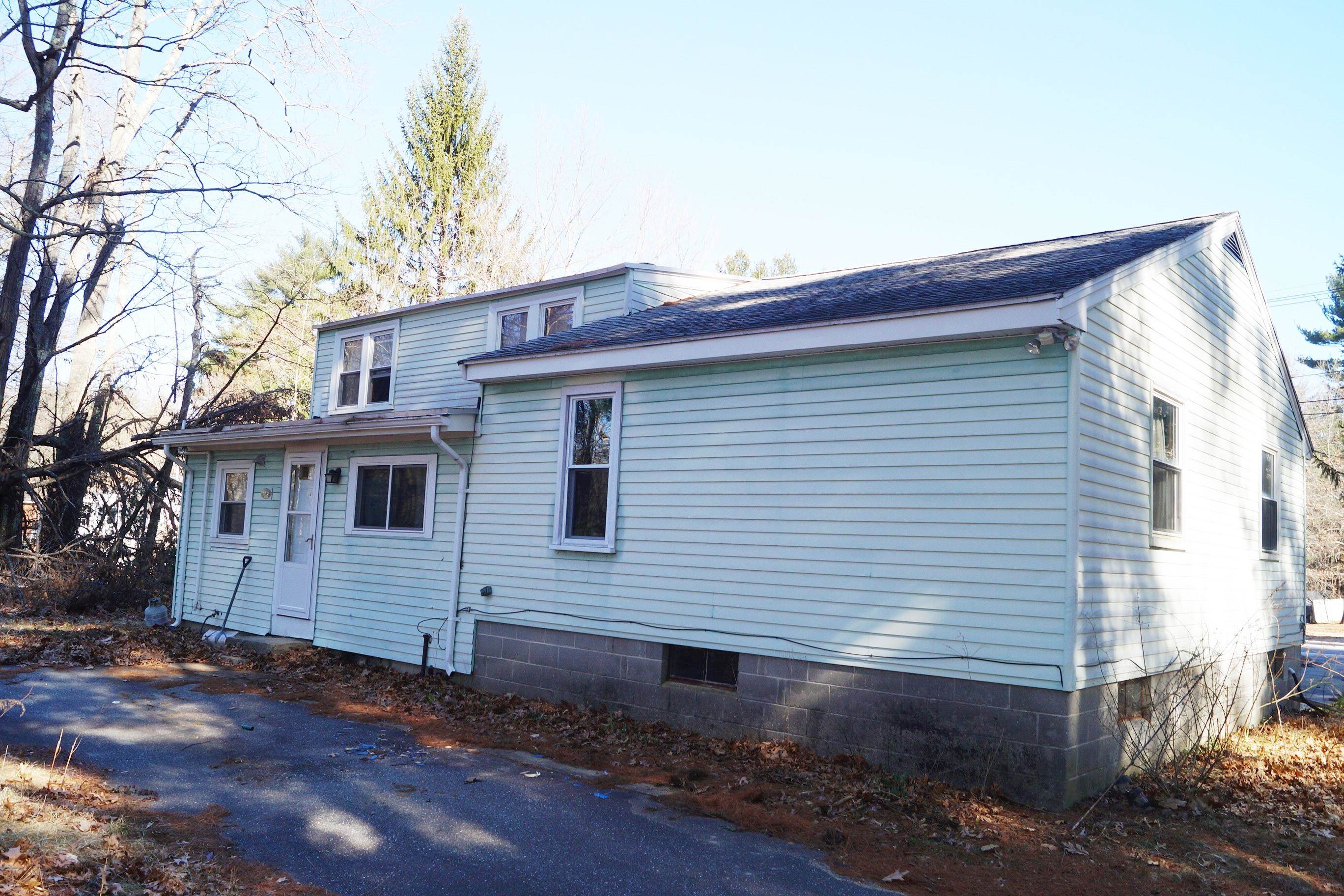 87 Hobbs Road Pelham, NH 03076 - Photo 3 of 4
