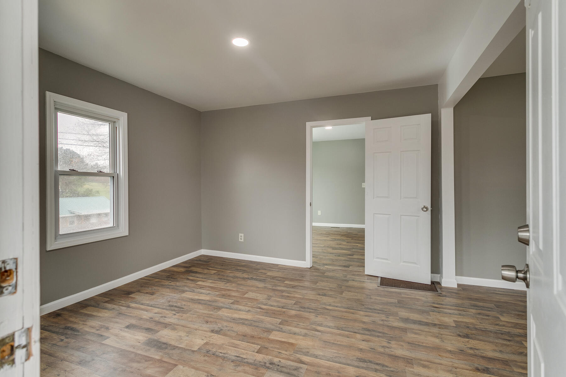 477 Gravely Road Kingsport, TN 37660 - Photo 7 of 29 007