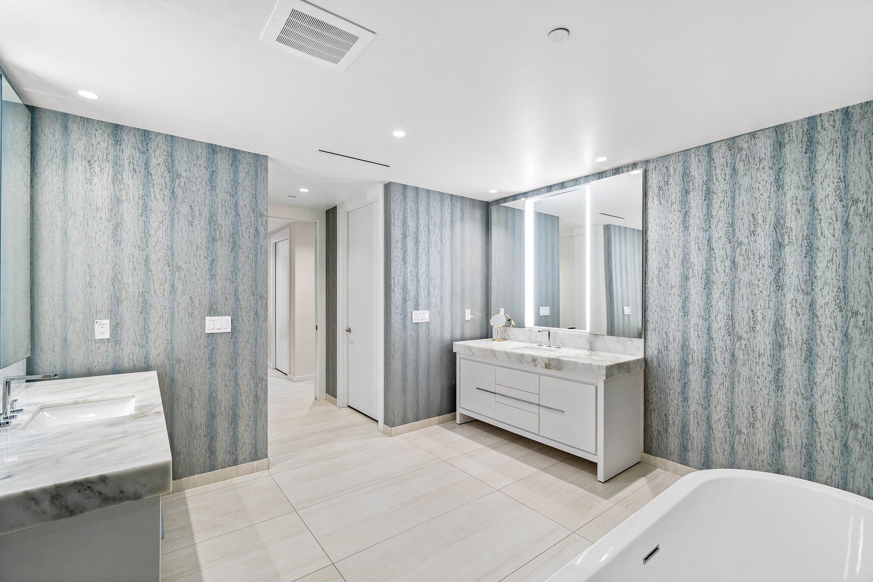 200 Southeast Mizner Boulevard, Unit 209 Boca Raton, FL 33432 - Photo 17 of 59 Primary Bathroom