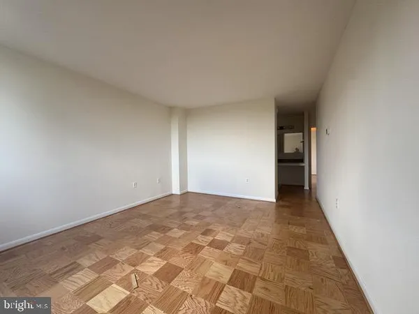 $2,600 | 4242 East-West Highway, Unit 618, Bethesda, MD 20814