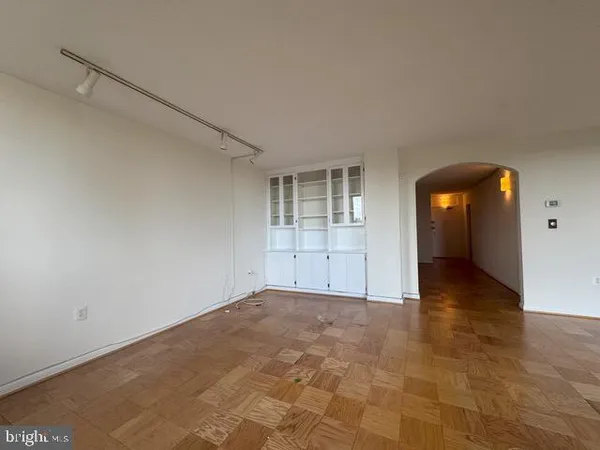 $2,600 | 4242 East-West Highway, Unit 618, Bethesda, MD 20814