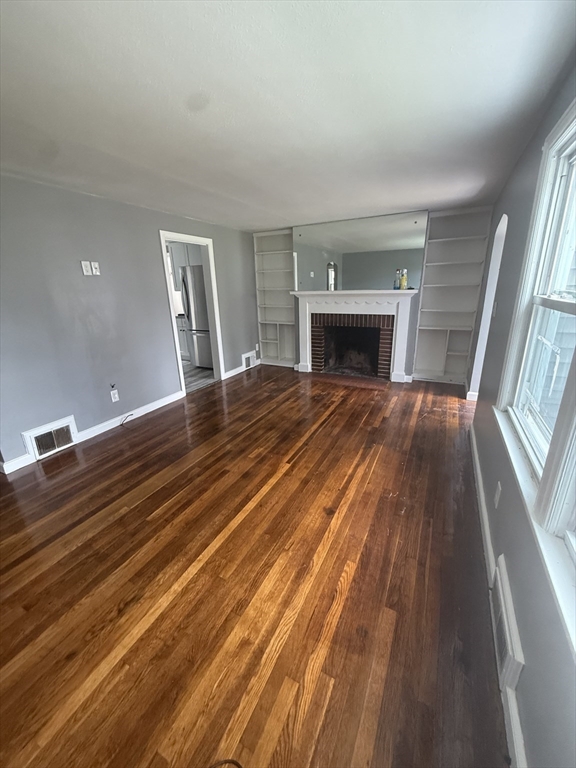 150 Cloran Street Springfield, MA 01109 - Photo 5 of 34 Gallery Image 5