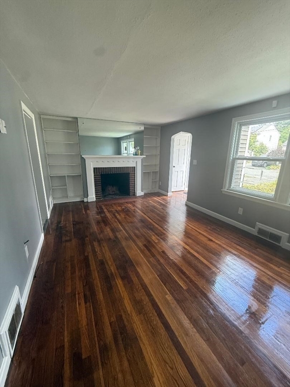 150 Cloran Street Springfield, MA 01109 - Photo 6 of 34 Gallery Image 6