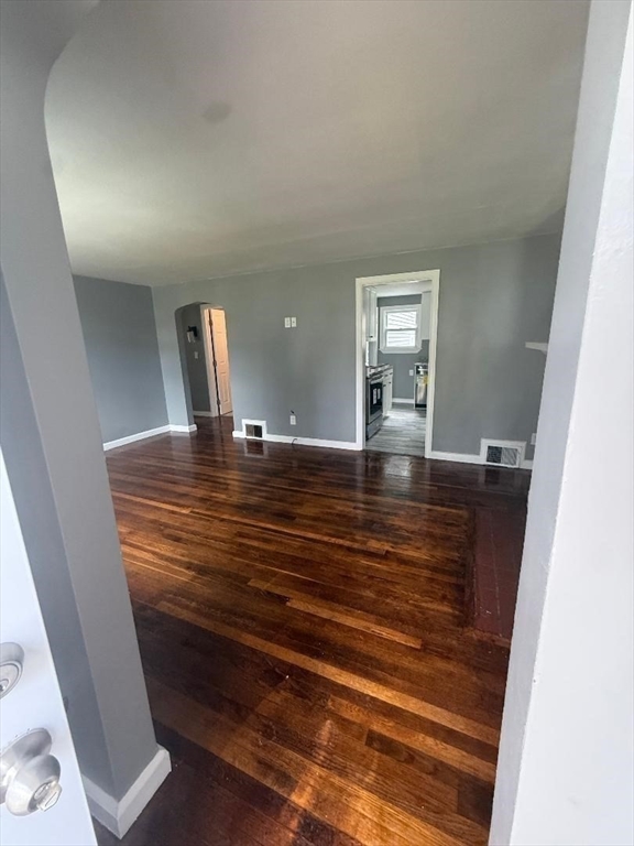 150 Cloran Street Springfield, MA 01109 - Photo 7 of 34 Gallery Image 7