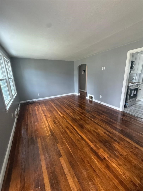 150 Cloran Street Springfield, MA 01109 - Photo 8 of 34 Gallery Image 8